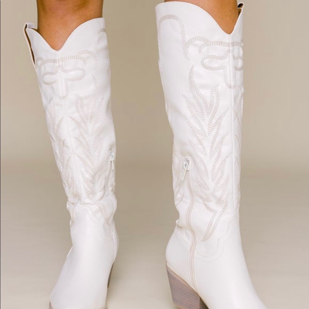 White cowboy/western boots